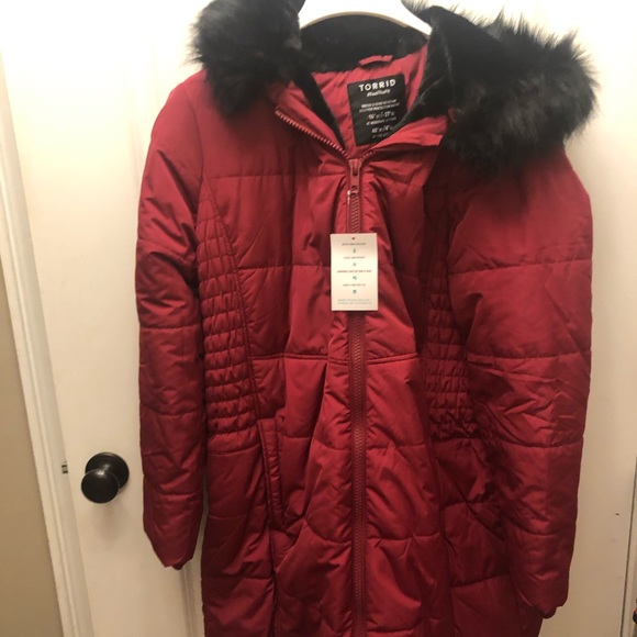 Torrid 2x red Nylon black fur trim fit and flare puffer coat new with tags - Picture 4 of 7